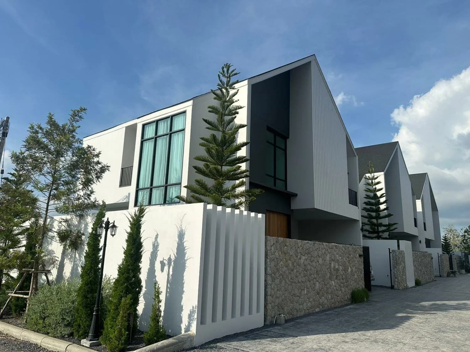 Villa 4 chambres, 4 salles de bain à vendre avec piscine privée à Choeng Thale, Phuket — Photo 1