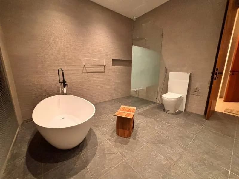 Villa moderne 5 chambres à louer | Vues à couper le souffle sur la baie de Chalong, Phuket — Miniature 8