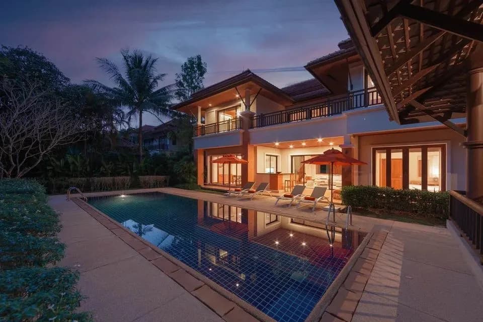 Luxueuse villa avec piscine 4 chambres à louer avec superbe vue lac dans le secteur de Bang Tao — Miniature 5