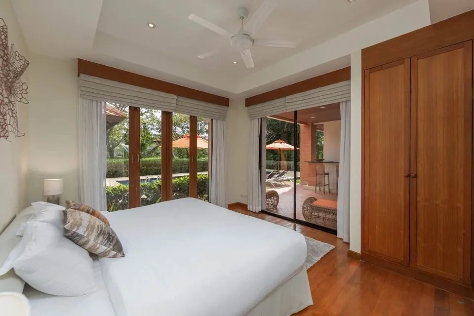Luxueuse villa avec piscine 4 chambres à louer avec superbe vue lac dans le secteur de Bang Tao — Miniature 7