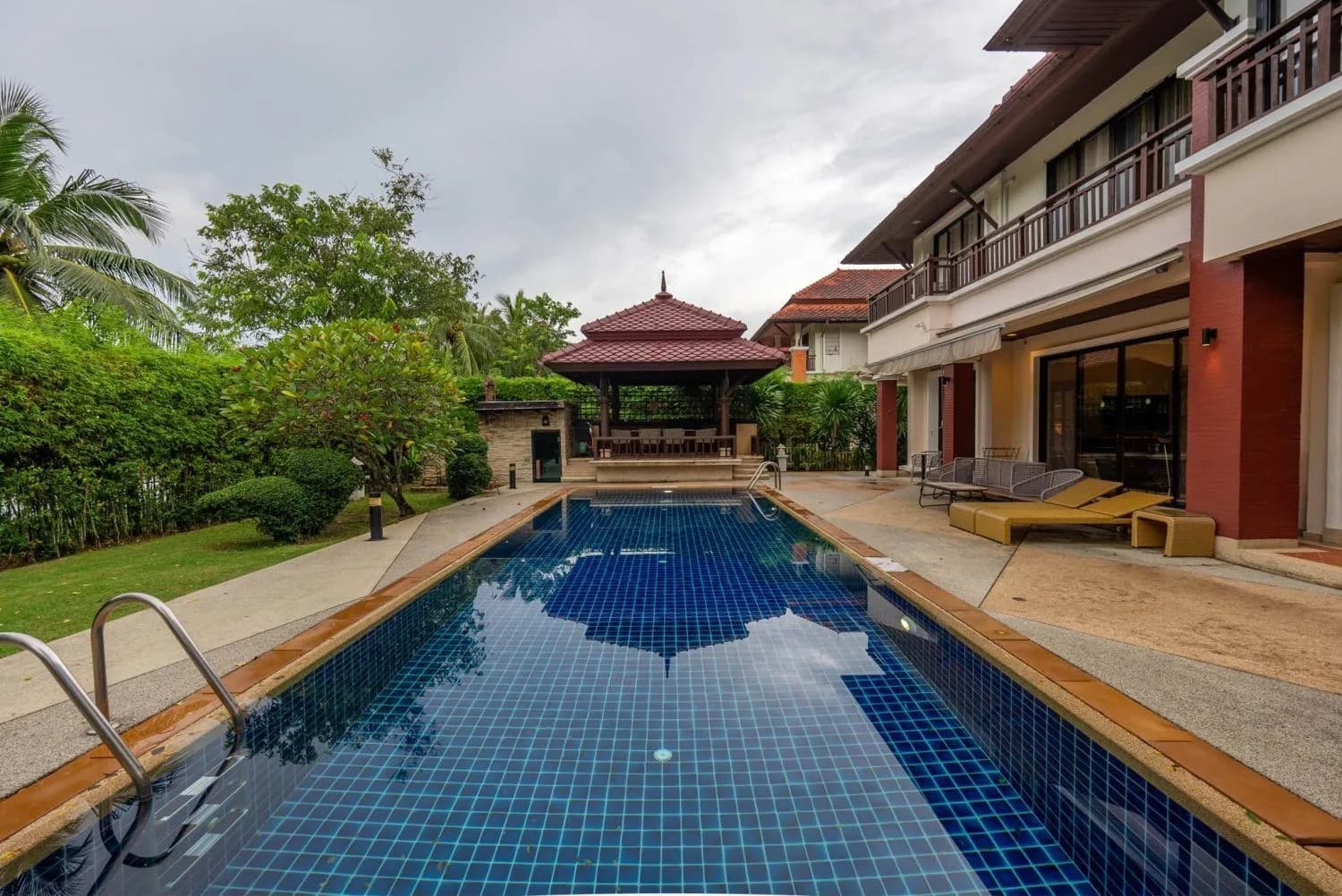 Luxueuse villa de style thaïlandais 4 chambres à Laguna, Phuket – À quelques minutes de la plage — Miniature 3