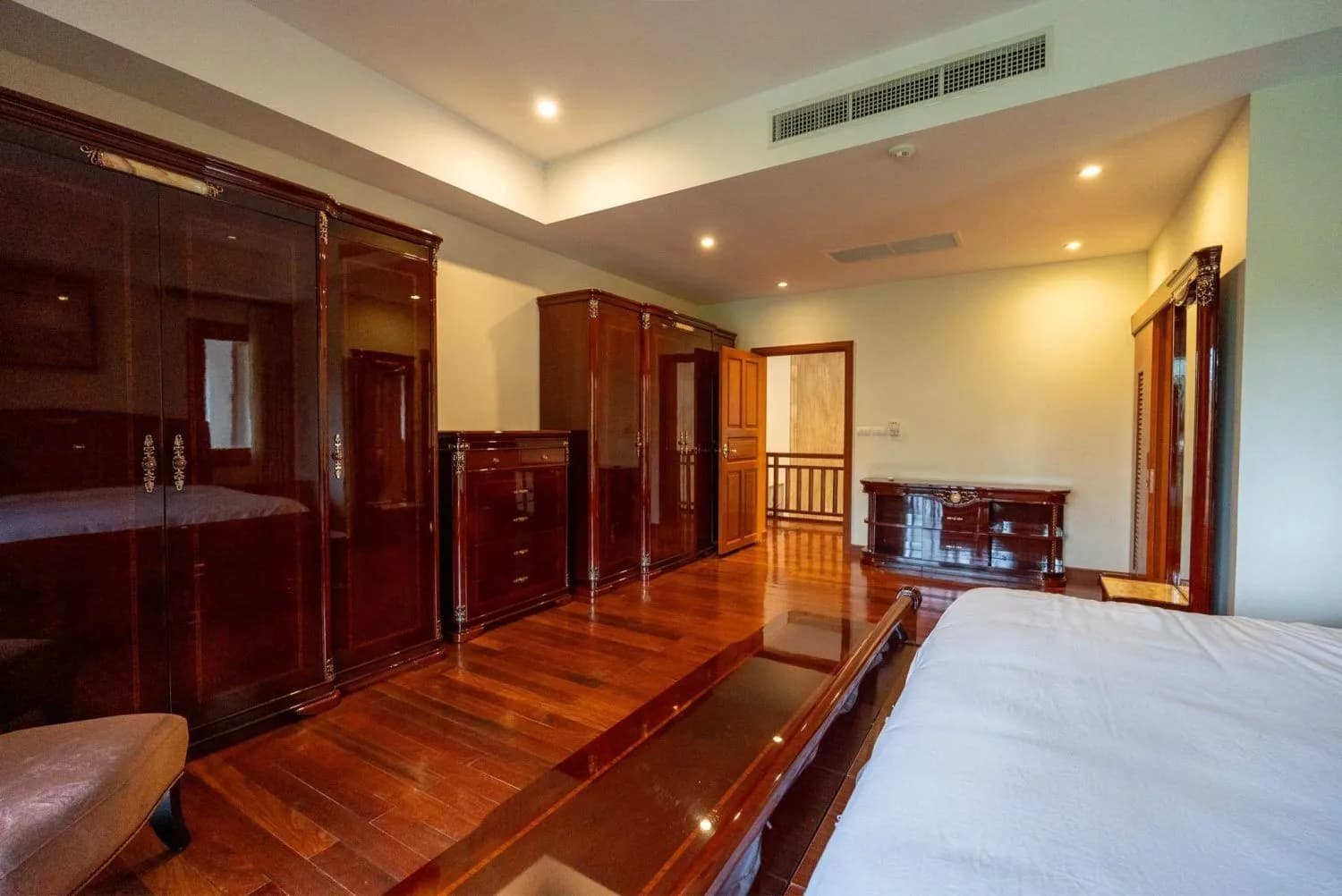 Luxueuse villa de style thaïlandais 4 chambres à Laguna, Phuket – À quelques minutes de la plage — Miniature 5