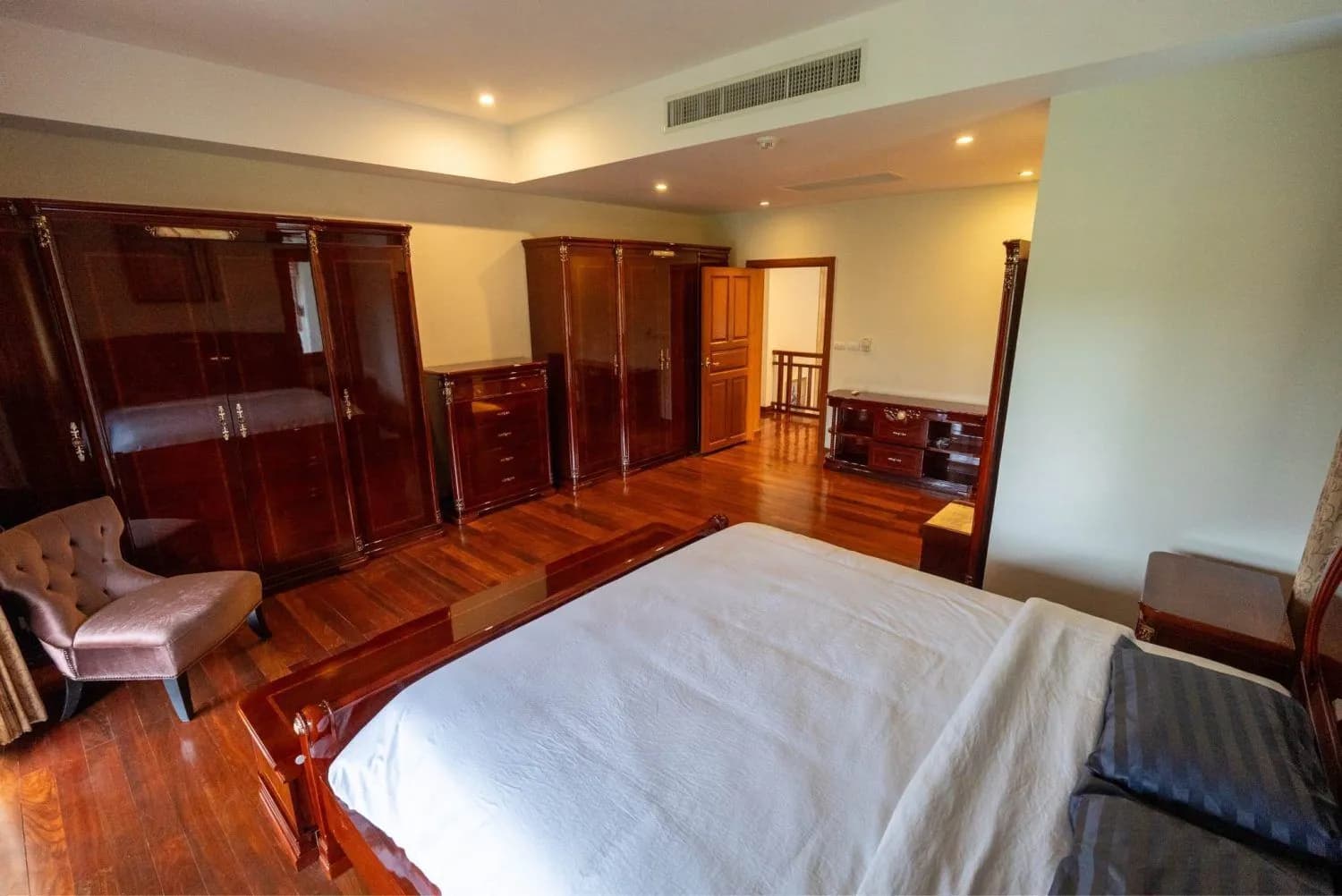 Luxueuse villa de style thaïlandais 4 chambres à Laguna, Phuket – À quelques minutes de la plage — Miniature 22
