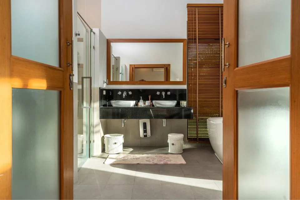 Élégante villa 4 chambres à Cherngtalay, Phuket – Bail longue durée avec services complets — Miniature 9