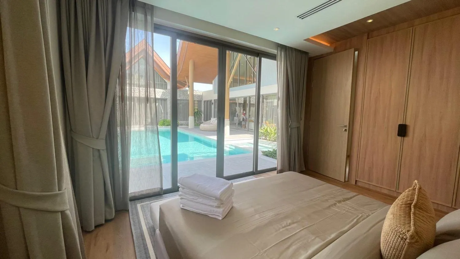 Erawana : luxueuse villa avec piscine 4 chambres à vendre à Choeng Thale, Phuket — Miniature 6