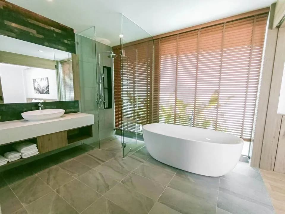 Élégante villa avec piscine 2 chambres en location annuelle à Choeng Thale, Phuket — Miniature 11