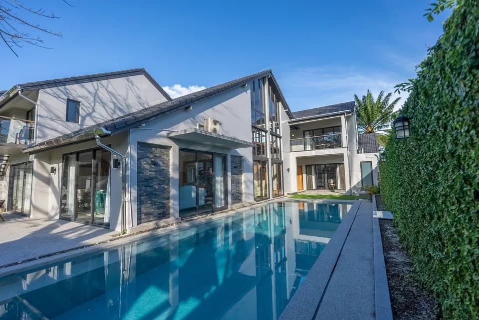 Spacieuse villa avec vue golf et piscine privée à louer à Kathu, Phuket — Miniature 15