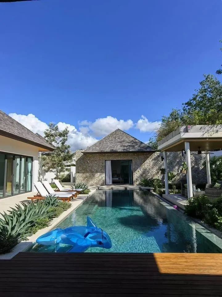 Superbe villa avec piscine 4 chambres en location annuelle à Choeng Thale, Phuket — Miniature 3