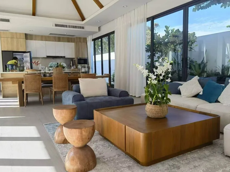 Superbe villa avec piscine 4 chambres en location annuelle à Choeng Thale, Phuket — Miniature 8