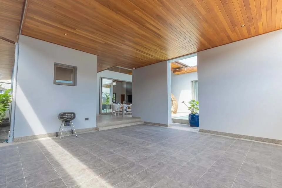 Villa neuve avec piscine 3 chambres à Choeng Thale – L'art de vivre moderne réinventé — Miniature 7