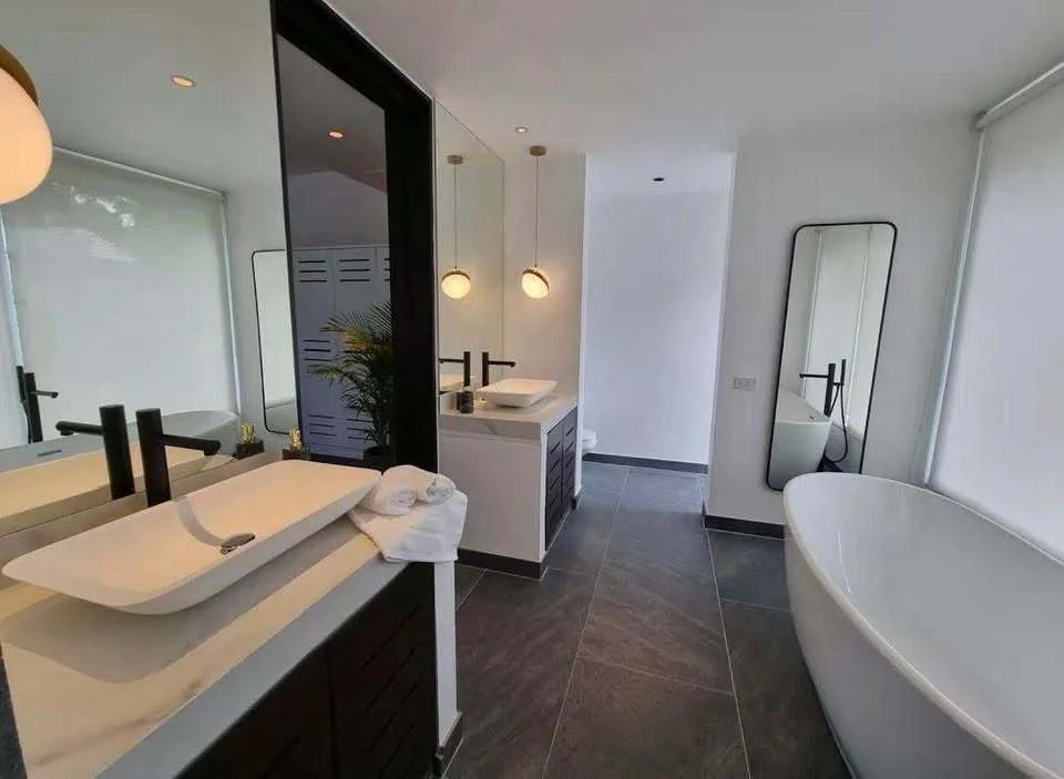 Spacieuse villa avec piscine 4 chambres à louer à Layan — Miniature 21