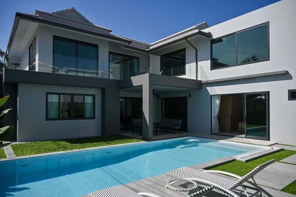 Villa de luxe avec piscine 4 chambres à vendre & à louer à Pasak, Choeng Thale — Photo 1