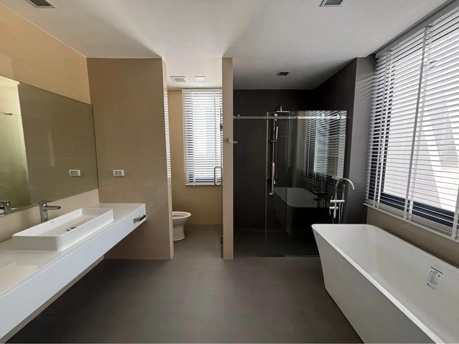 Villa avec piscine exclusive 5 chambres à louer à Laguna Park 2 – Neuve — Miniature 2