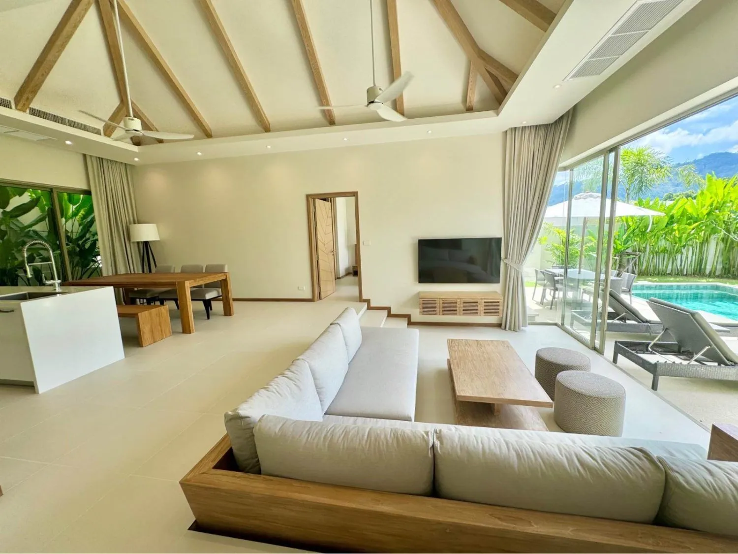Trichada Breeze – Élégante villa avec piscine 3 chambres à louer à Bang Tao, Phuket — Miniature 2