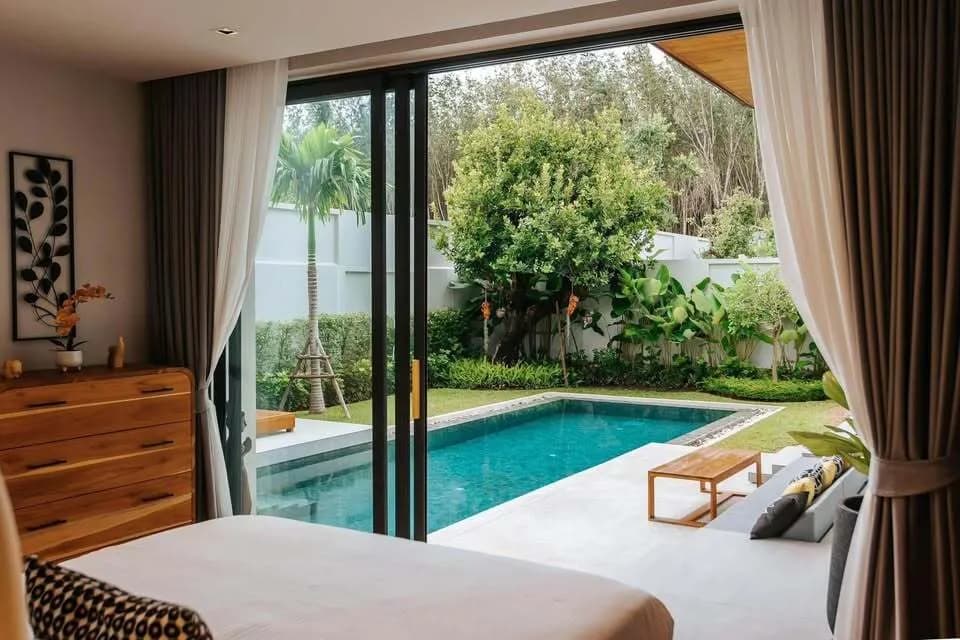 Villa de luxe avec piscine de style loft moderne à louer à Cherngtalay, Phuket — Miniature 8