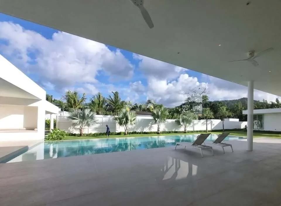 Élégante villa avec piscine 4 chambres à louer à Bang Jo, Phuket — Photo 1