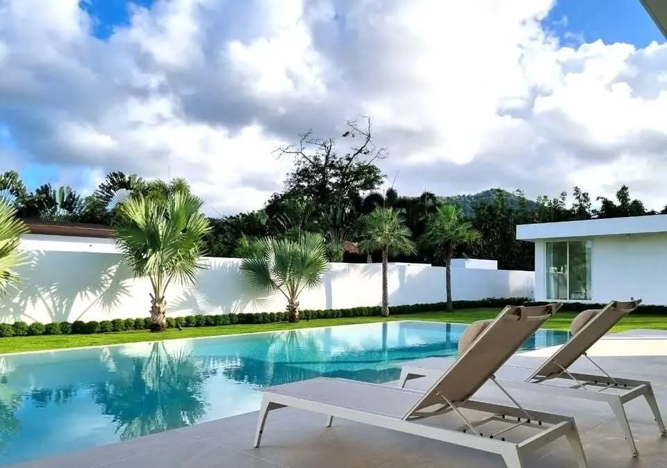 Élégante villa avec piscine 4 chambres à louer à Bang Jo, Phuket — Miniature 4
