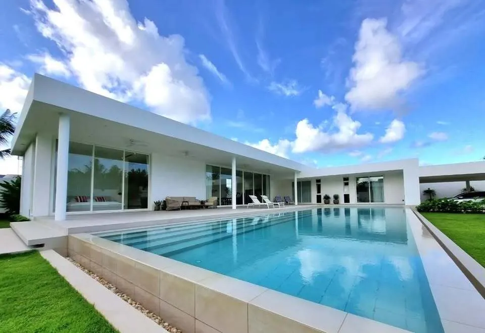 Élégante villa avec piscine 4 chambres à louer à Bang Jo, Phuket — Miniature 7