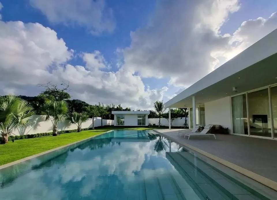 Élégante villa avec piscine 4 chambres à louer à Bang Jo, Phuket — Miniature 11