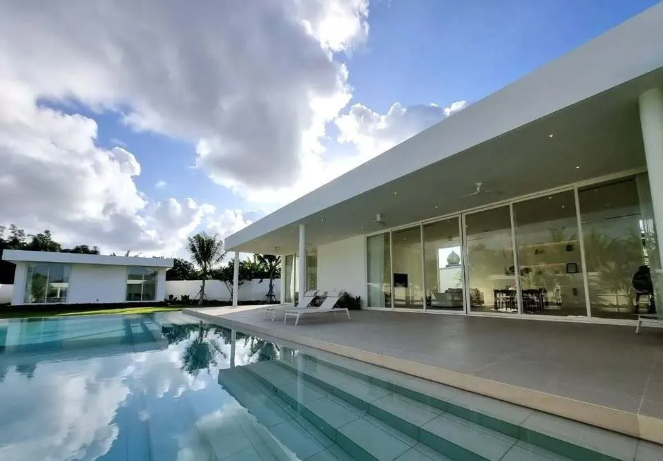 Élégante villa avec piscine 4 chambres à louer à Bang Jo, Phuket — Miniature 21