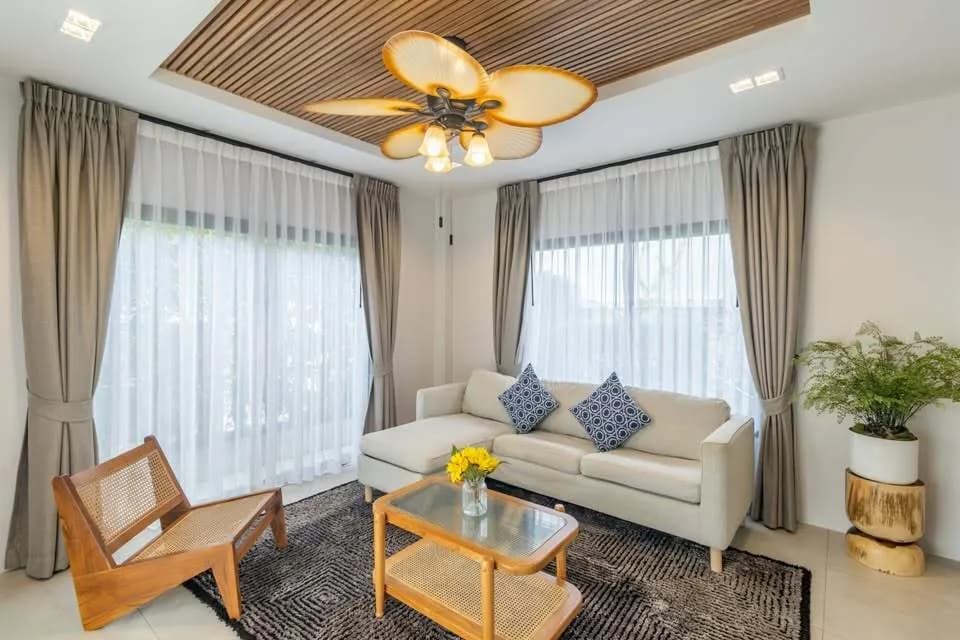 Élégante villa 3 chambres en location longue durée près de Laguna Phuket avec accès piscine — Miniature 2