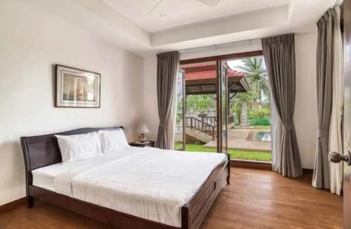 Élégante villa avec piscine 4 chambres à louer à Angsana Laguna Phuket — Miniature 2