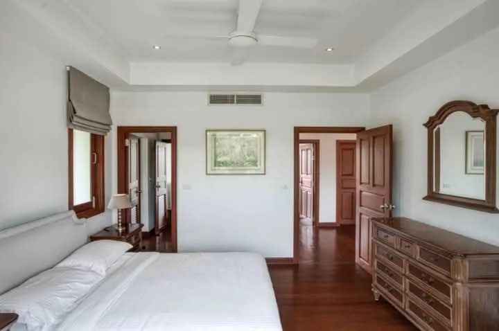 Élégante villa avec piscine 4 chambres à louer à Angsana Laguna Phuket — Miniature 6