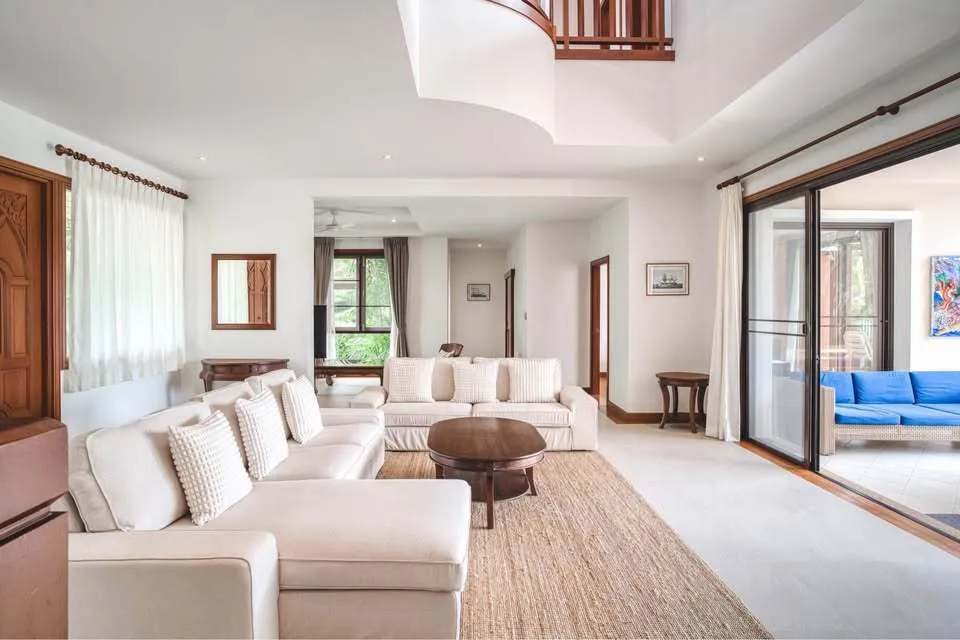 Élégante villa avec piscine 4 chambres à louer à Angsana Laguna Phuket — Miniature 10