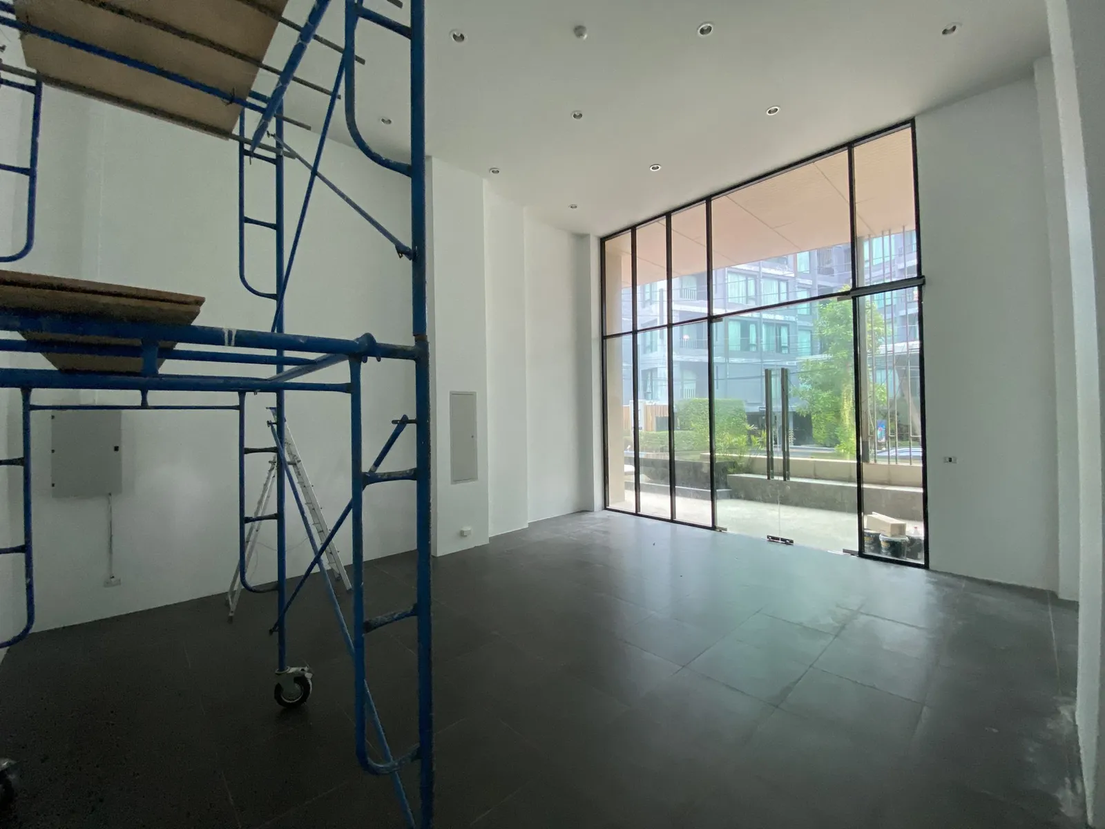 Aristo 1 : local commercial en pleine propriété à vendre à Surin | SD27052550 — Miniature 7