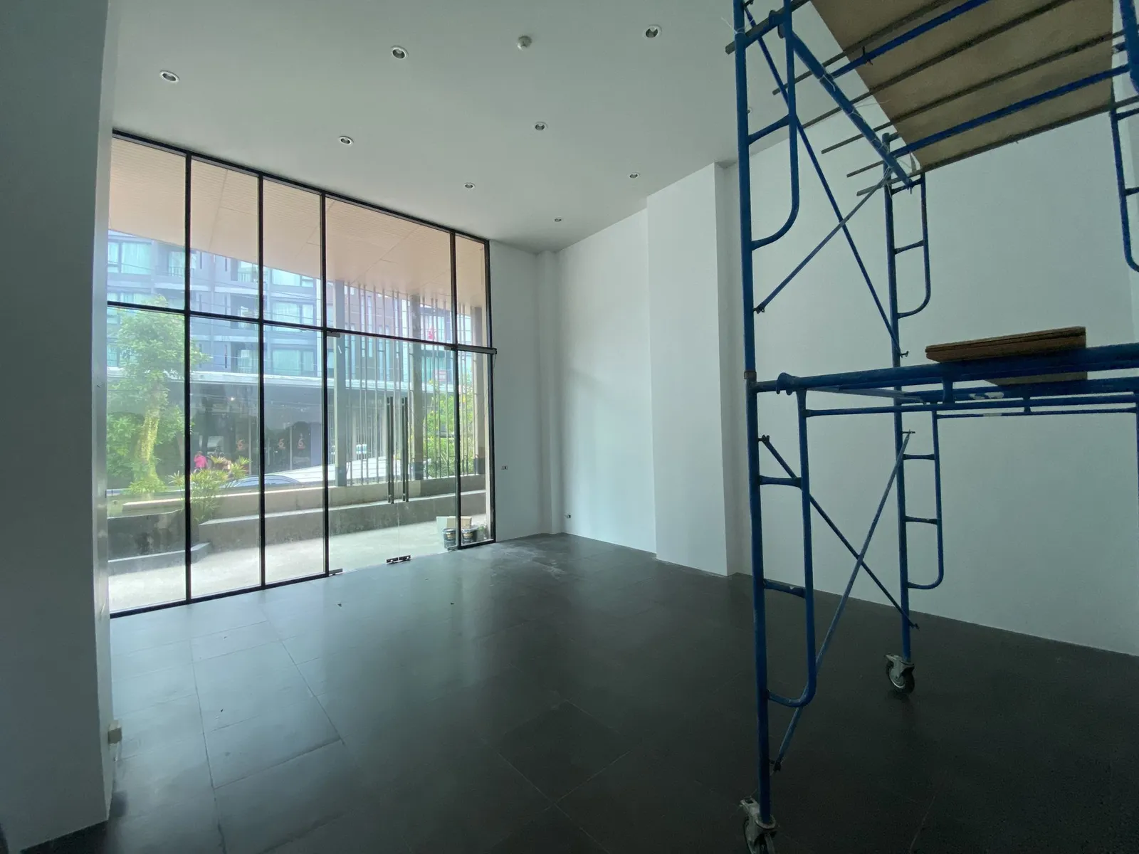Aristo 1 : local commercial en pleine propriété à vendre à Surin | SD27052550 — Miniature 8