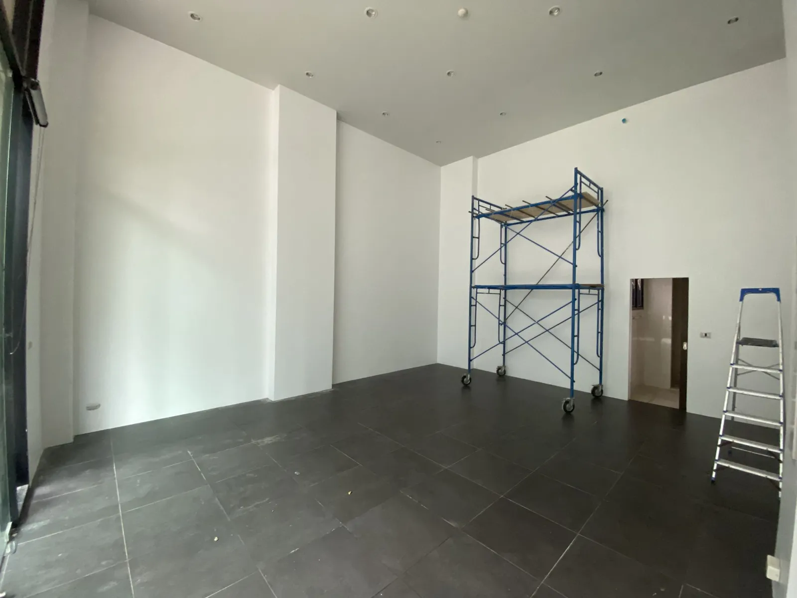 Aristo 1 : local commercial en pleine propriété à vendre à Surin | SD27052550 — Miniature 12