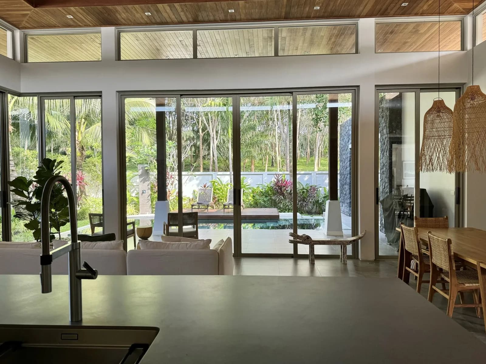 Botanica, villa de luxe avec piscine 3 chambres à louer avec vue forêt près de Layan, Phuket — Miniature 14