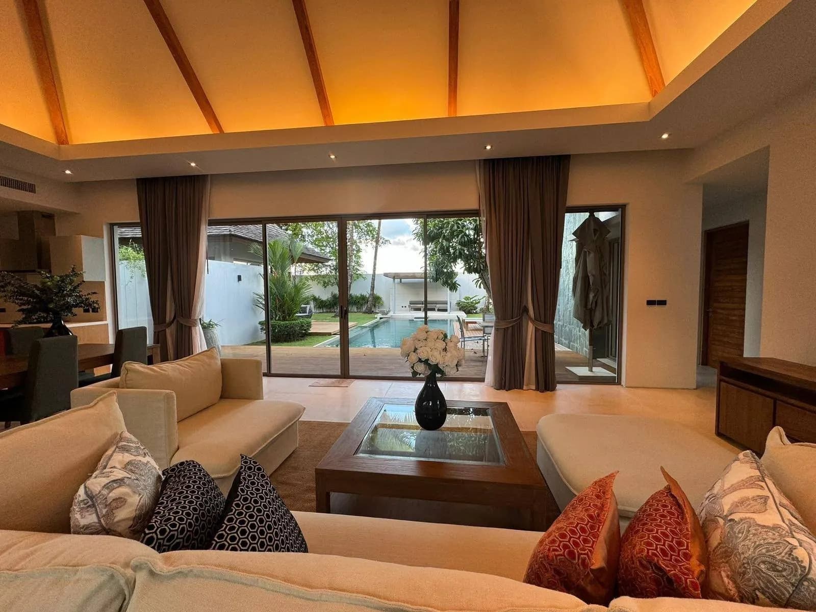 Anchan Grand Residences – Élégante villa avec piscine 4 chambres à louer près de Laguna, Phuket — Miniature 11