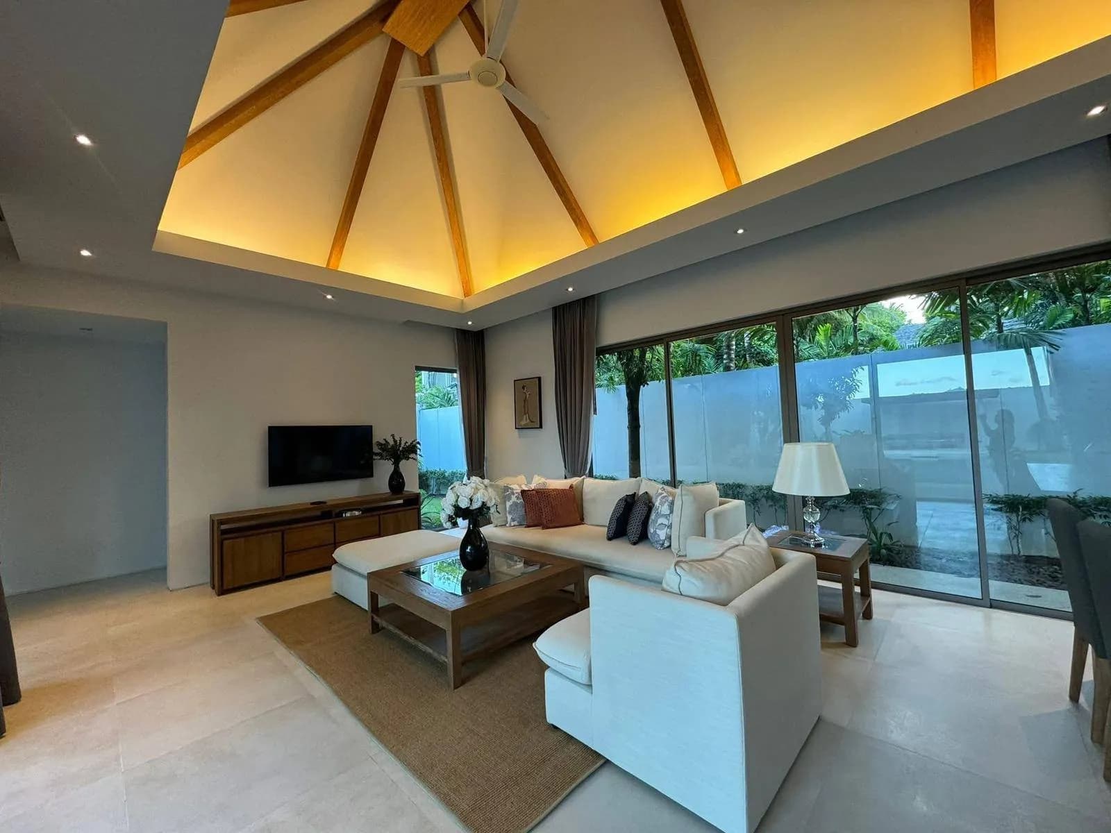 Anchan Grand Residences – Élégante villa avec piscine 4 chambres à louer près de Laguna, Phuket — Miniature 18