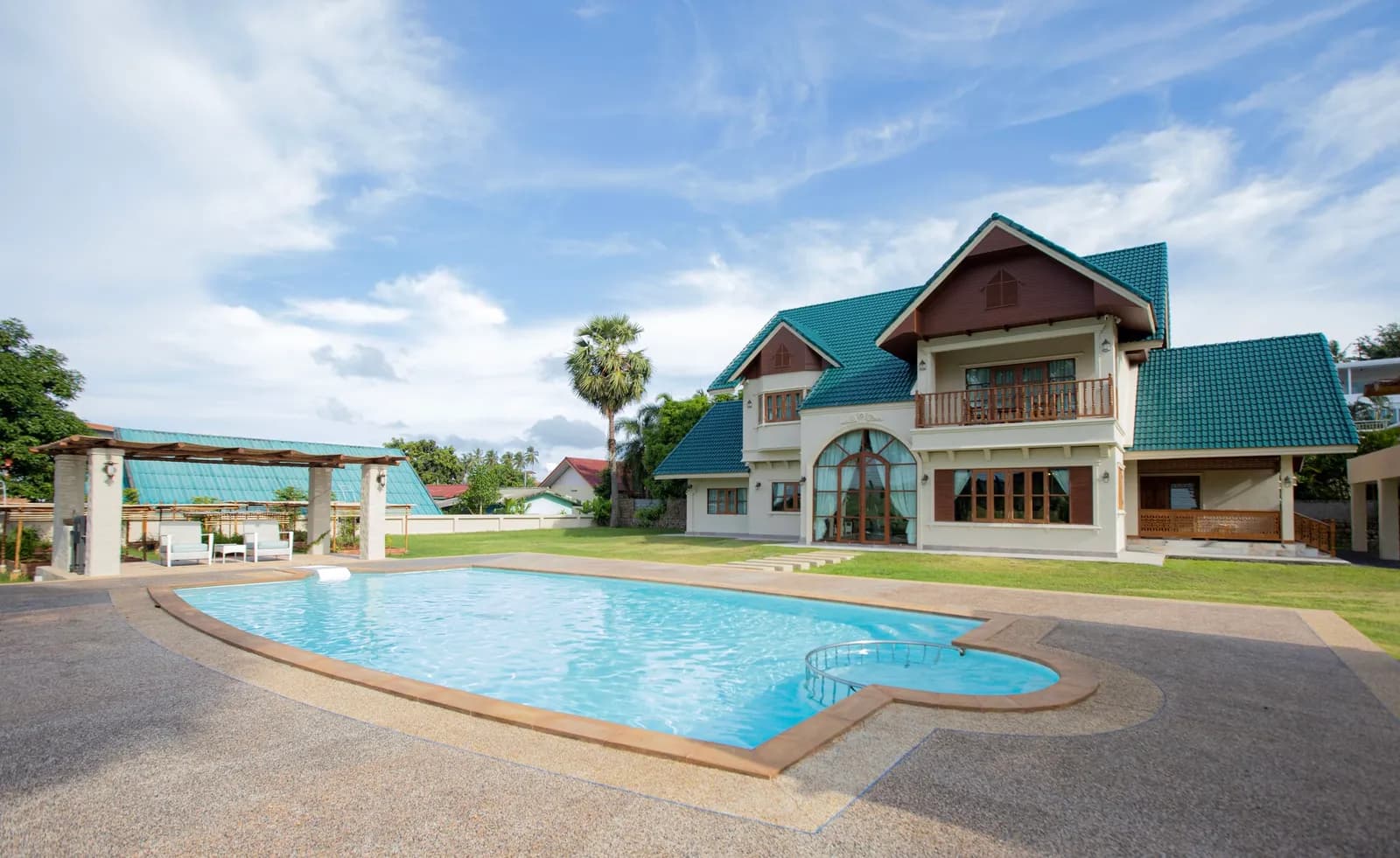 Villa de luxe de style resort 5 chambres à louer à Chalong, Phuket — Miniature 12
