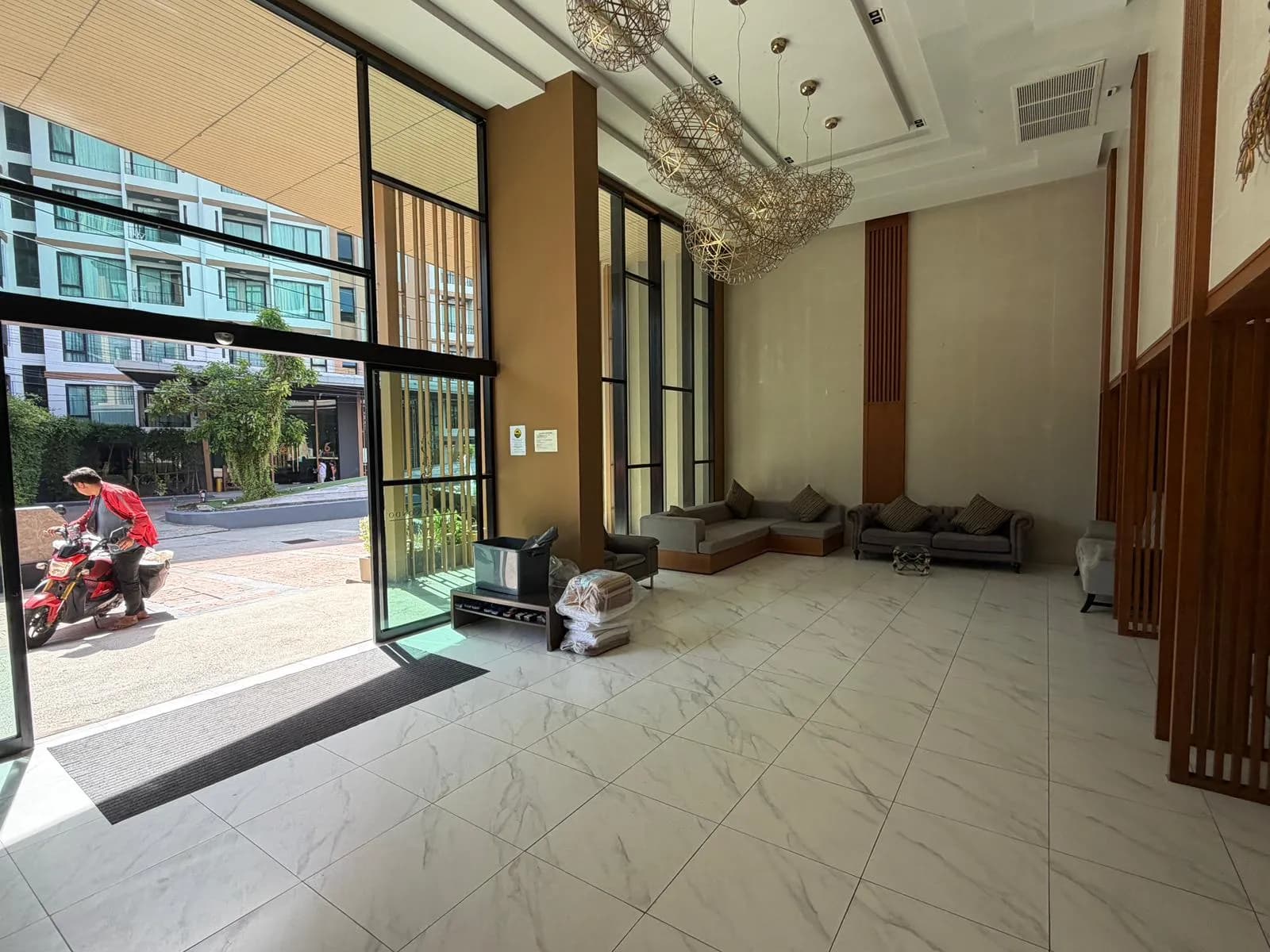 Local commercial en copropriété à vendre à Surin avec un rendement de 7,7 % | SB26052601 — Miniature 9