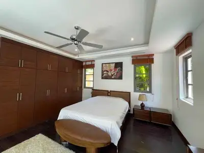 Belle villa 4 chambres avec piscine privée à Bang Tao