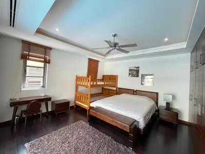 Belle villa 4 chambres avec piscine privée à Bang Tao