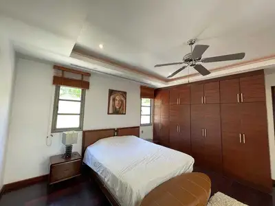 Belle villa 4 chambres avec piscine privée à Bang Tao