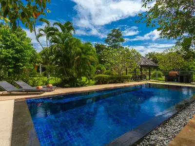 Villa 5 chambres avec piscine privée à Bang Tao à louer