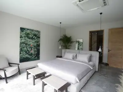 Élégante villa avec piscine privée 4 chambres à vendre à Thalang