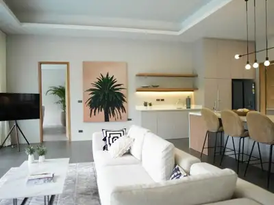 Élégante villa avec piscine privée 4 chambres à vendre à Thalang