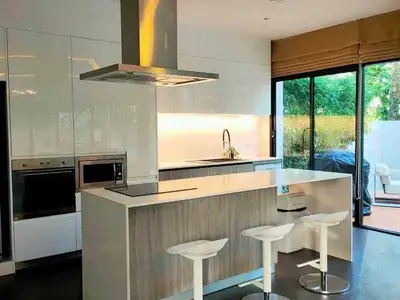 Villa 4 chambres avec piscine privée, récemment rénovée, à louer à Kathu
