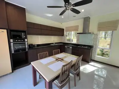 Villa 3 chambres avec piscine privée à Koh Kaew à louer