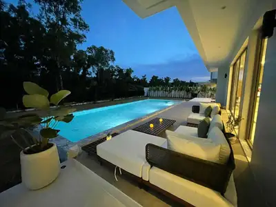 Villa moderne 4 chambres avec piscine privée à louer à Koh Kaew