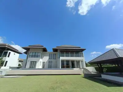 Grand jardin avec vue montagne – 4 chambres à louer à Kathu