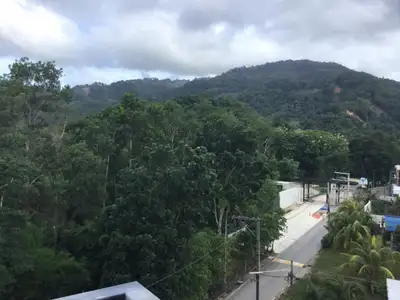 Appartement 2 chambres à étage élevé avec vue montagne à Cherngtalay