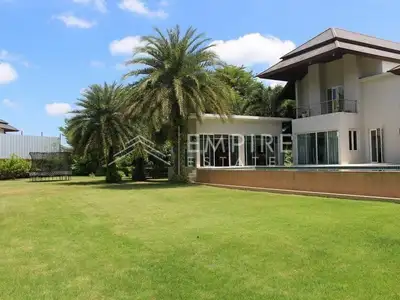 Villa 4 chambres avec grand jardin et piscine privée à louer à Kathu