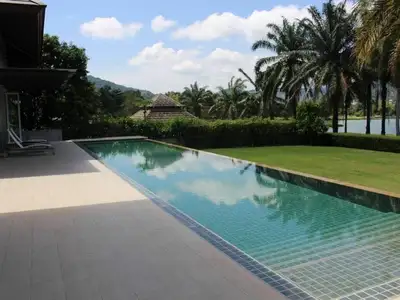 Villa 4 chambres avec grand jardin et piscine privée à louer à Kathu