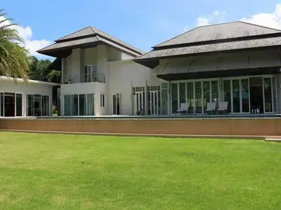 Villa 4 chambres avec grand jardin et piscine privée à louer à Kathu